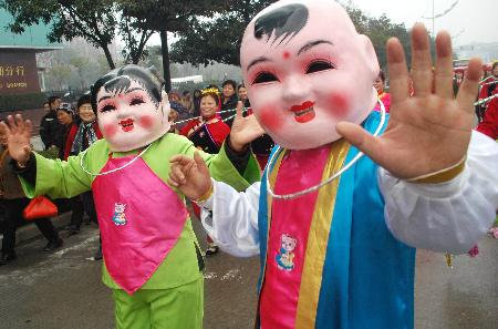 L'homme traditionnel chinois à grosse tête a aussi un 