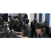 アジア大会LOLの開幕戦、香港、中国VS韓国がサブステージで行われており、両チームの距離は2メートル未満で争われている。