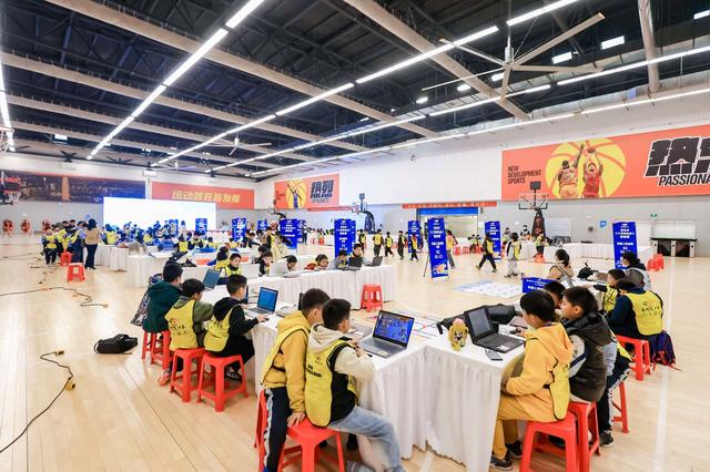 La rencontre entre la technologie et le sport Championnat de robots d'intelligence artificielle de Zhengzhou 2024