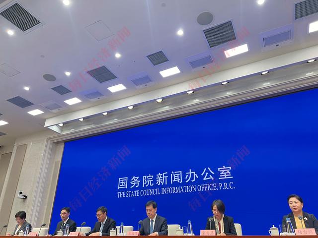 The Ministry of Industry and Information Technology replied: It will accelerate the integration and innovation of 5G, artificial intelligence and other technologies with ice and snow equipment to create smart equipment and smart venues.