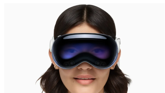 Apple may launch $2,000 Vision headset next year