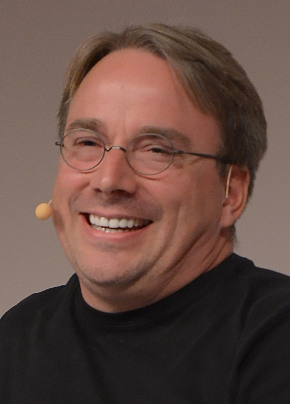 LINUXCON_EUROPE_LINUS_TORVALDS_03_ (CUPPED) .JPG